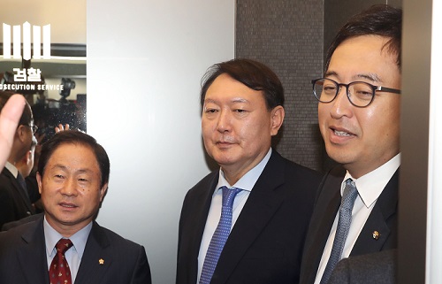 ▲ (왼쪽부터) 자유한국당 주광덕 의원, 윤석열 검찰총장, 더불어민주당 금태섭 의원. <사진제공=뉴시스>