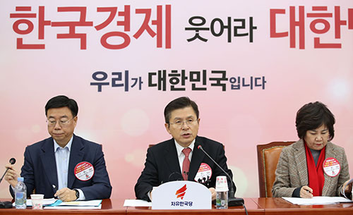 ▲ 황교안 자유한국당 대표가 2일 서울 여의도 국회에서 열린 신종 코로나바이러스 감염증(우한 폐렴) 대책 TF 회의에서 발언을 하고 있다. <사진제공=뉴시스>