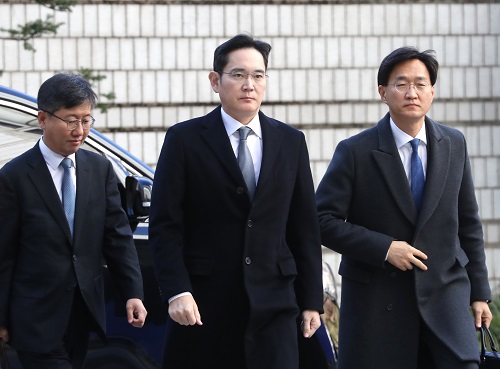 ▲ 이재용 삼성전자 부회장이 지난해 12월6일, 서울고등법원에서 열린 '국정농단' 파기환송심 공판에 출석했을 당시의 모습. <사진제공=뉴시스>