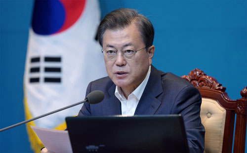 ▲ 문재인 대통령이 4일 오후 청와대 여민관에서 열린 수석·보좌관 회의에 참석해 발언하고 있다. <사진제공=뉴시스>