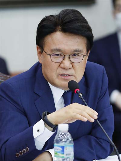 ▲ 황운하 더불어민주당 의원이 16일 서울 여의도 국회에서 열린 산업통상자원중소벤처기업위원회에서 인사말을 하고 있다. <사진제공=뉴시스>