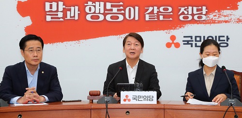 ▲ 안철수 국민의당 대표가 2일 서울 여의도 국회에서 열린 국민의당 제26차 최고위원회의에 참석해 현안관련 발언을 하고 있는 모습. <사진제공=뉴시스>