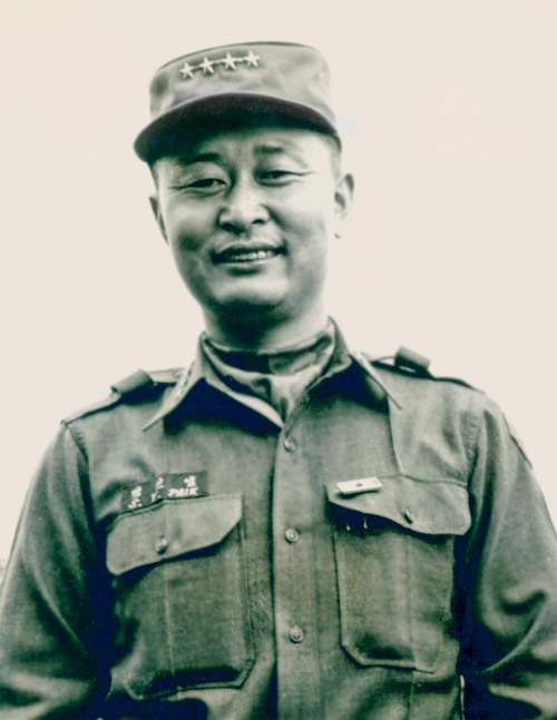 ▲ 6·25전쟁 영웅이자 창군 원로인 백선엽 예비역 대장이 10일 오후 11시께 별세했다. 향년 100세. 사진은 낙동강 전선에서 찍은 1사단장 백선엽. <사진=육군 제공, 뉴시스>