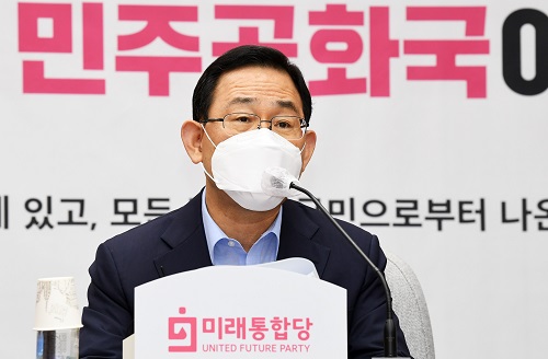 ▲ 주호영 미래통합당 원내대표가 25일 오전 서울 여의도 국회에서 열린 미래통합당 원내대책회의에서 발언을 하고 있다. <사진제공=뉴시스>