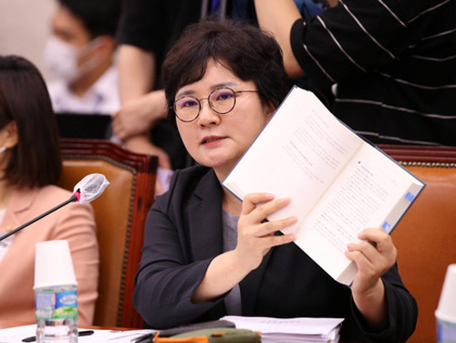 ▲ 조수진 미래통합당 의원이 3일 오후 서울 여의도 국회에서 열린 법제사법위원회 전체회의에서 발언하고 있다.<사진제공=뉴시스>