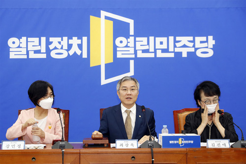 ▲ 최강욱 열린민주당 대표가 지난 8월 3일 서울 여의도 국회에서 열린 최고위원회의에서 발언하고 있다.<사진제공=뉴시스>