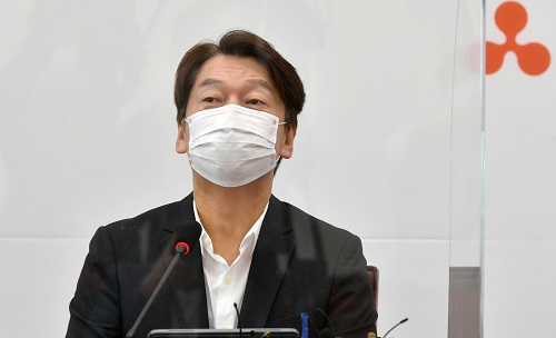 ▲ 안철수 국민의당 대표가 24일 국회에서 열린 최고위원회의에 참석, 모두발언을 하고 있다. <사진제공=공동취재사진, 뉴시스>