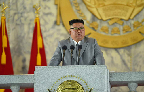 ▲ 북한 노동신문은 10일 평양 김일성광장에서 열린 '조선노동당 창건 75주년 경축 열병식'에 참석한 김정은 국무위원장 사진을 비롯한 1백여 장의 사진을 인터넷판에 보도했다. <사진=노동신문 캡처, 뉴시스>