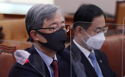 ▲ 최재형 감사원장이 지난 11월 16일 오전 서울 여의도 국회에서 열린 법제사법위원회 전체회의에 출석해 자리하고 있다. <사진제공=뉴시스>