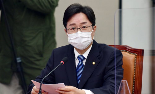 ▲ 더불어민주당 강병원 최고위원이 3일 서울 여의도 국회에서 열린 최고위원회의에서 발언하고 있다.<사진제공=뉴시스>