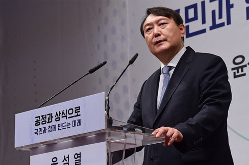 ▲ 윤석열 전 검찰총장이 지난 6월 29일 오후 서울 서초구 매헌 윤봉길의사 기념관에서 대선 출마 기자회견을 하고 있다.<사진제공=뉴시스>