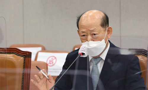 ▲ 송두환 국가인권위원회 위원장 후보자가 30일 서울 여의도 국회에서 열린 인사청문회에서 질의에 답변하고 있다. <사진제공=뉴시스>