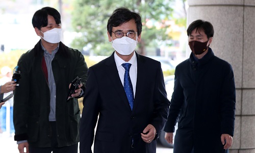 ▲ 유시민 노무현재단 전 이사장이 18일 오후 서울 마포구 서울서부지방법원에서 열린 '한동훈 검사장 명예훼손 혐의'와 관련 2차 공판에 출석하고 있는 모습. <사진제공=뉴시스>