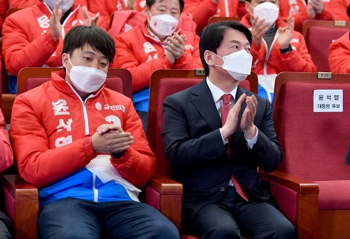 ▲ 지난 3월10일 당시, 윤석열 당선인 발언을 듣고 있는 이준석-안철수 대표 모습. <사진제공=뉴시스>