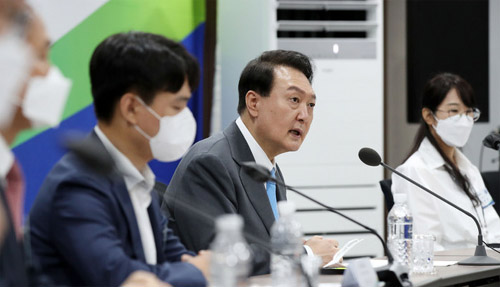 ▲ 윤석열 대통령이 14일 서울 중구 한국프레스센터에서 열린 제2차 비상경제민생회의를 주재하고 있다. <사진제공=뉴시스>