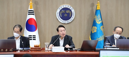 ▲ 윤석열 대통령이 19일 서울 용산 대통령실 청사에서 열린 국무회의를 주재하고 있다. <사진제공=뉴시스>