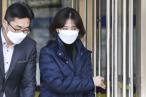 ▲ 지난 2020년 12월, 윤석열 당시 검찰총장에 대한 징계 심의 전날 정부과천청사에서 열린 법무부 감찰위원회 회의에 참석해 의견진술을 마친 박은정 당시 감찰담당관이 법무부 청사를 나서고 있는 모습. <사진제공=뉴시스>