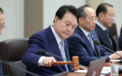 ▲ 윤석열 대통령이 27일 서울 용산 대통령실 청사에서 국무회의를 주재하고 있다. <사진=대통령실 제공, 뉴시스>
