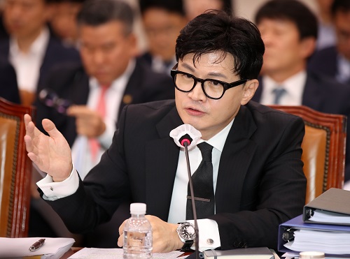 ▲ 한동훈 법무부 장관이 지난달 26일 오전 서울 여의도 국회에서 열린 법제사법위원회 전체회의에서 의원 질의에 답변하고 있는 모습. <사진제공=뉴시스>