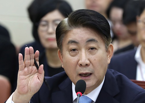 ▲ 이동관 방송통신위원장 후보자가 18일 오전 서울 여의도 국회에서 열린 인사청문회에서 의원 질의에 답하고 있는 모습. <사진제공=뉴시스>