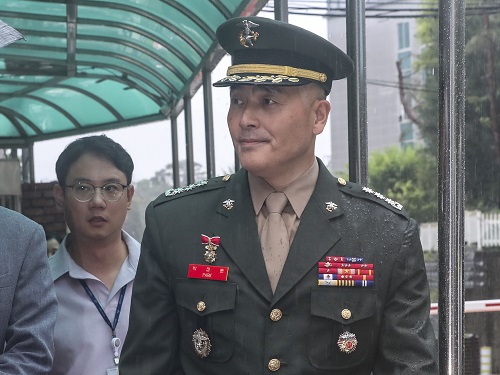 ▲ 박정훈 전 해병대 수사단장(대령)이 지난 11일 서울 용산구 국방부 검찰단에서 조사거부를 하고 밖으로 나오고 있는 모습. <사진제공=뉴시스>