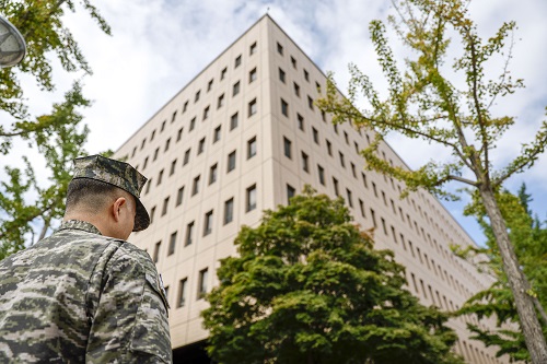 ▲ 박정훈 전 해병대 수사단장이 '고(故) 채수근 상병 사망 원인 수사 외압' 의혹 관련 2차 참고인 조사를 받기 위해 지난 9월14일 경기 과천 고위공직자범죄수사처(공수처)로 출석하고 있는 모습. <사진제공=뉴시스>