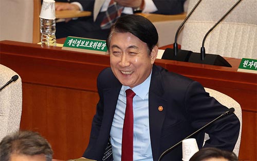 ▲ 이동관 방송통신위원장이 10일 오전 서울 여의도 국회에서 열린 예산결산특별위원회 전체회의에 참석하고 있다.<사진제공=뉴시스>