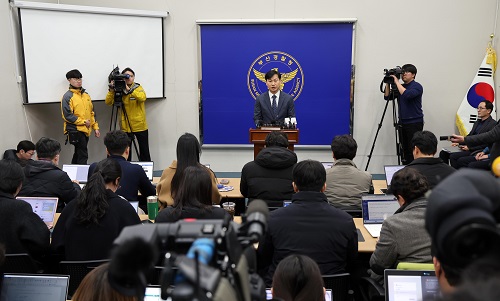 ▲ 2일 부산 연제구 부산경찰청 브리핑실에서 손제한 부산청 수사부장이 이재명 더불어민주당 대표 흉기 피습 사건에 대해 설명하고 있는 모습. <사진제공=뉴시스>