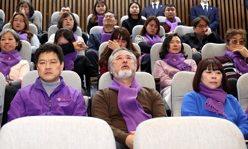 ▲ 이정민 이태원 참사 유가족협의회 운영위원장을 비롯한 유가족들이 9일 오후 서울 여의도 국회 본회의장에서 열린 제411회국회(임시회) 4차 본회의를 참관하고 있는 모습. <사진제공=뉴시스>