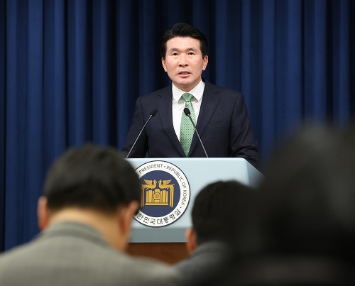 ▲ '언론인 회칼 테러 사건' 언급으로 물의를 빚은 황상무 대통령실 시민사회수석. <사진제공=뉴시스>