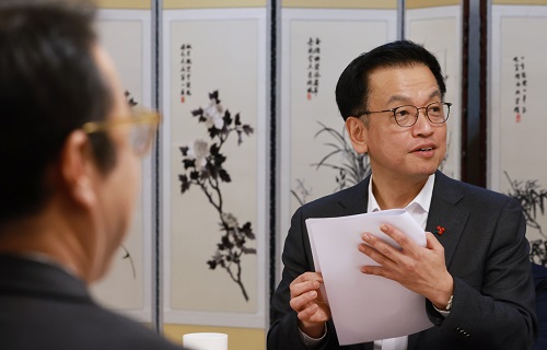 ▲ 최상목 대통령 권한대행 부총리 겸 기획재정부 장관이 24일 정부서울청사에서 열린 재정경제금융관 오찬 간담회를 주재하고 있는 모습. <사진제공=뉴시스>