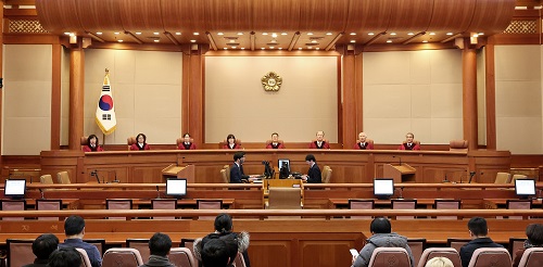 ▲ 문형배 헌법재판소장 권한대행을 비롯한 헌법재판관들이 27일 오전 서울 종로구 헌법재판소에서 열린 우원식 국회의장이 최상목 대통령 권한대행을 상대로 낸 마은혁 후보자의 임명 보류 관련 권한쟁의심판 등 사건에 참석해 자리하고 있는 모습. <사진제공=뉴시스>