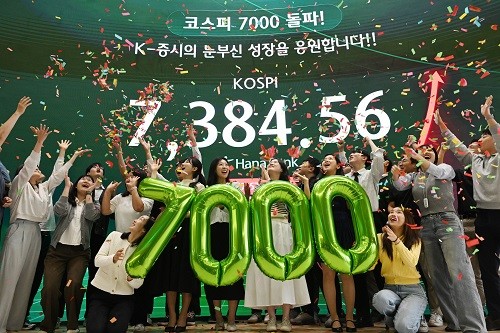 코스피 사상 첫 7,000선 돌파…與 “자본시장 새 역사”