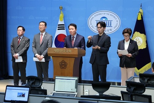 민주 “국힘, 이성 잃었나”…‘호르무즈 선박 화재’ 은폐 주장 맹비난