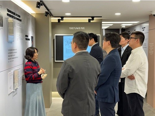 무신사 대표, 박종철센터 찾아 재차 사과.. “무지함 깊이 반성”