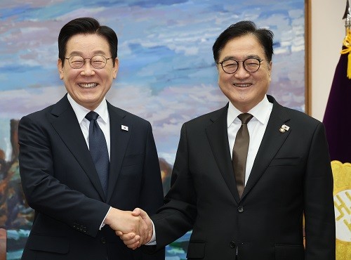 李대통령 “우원식 의장 리더십, 헌정질서 지켜낸 버팀목”