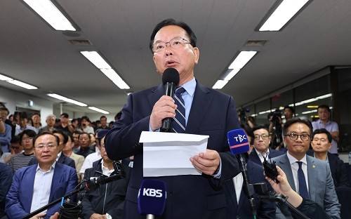 품격 있는 승복 보여준 김부겸 “대구서 경쟁 정치 가능성 봤다”