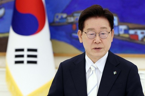 李대통령 “지지율 하락, 냉정한 국민 평가 겸허히 수용”